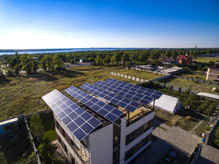 Photo Крышные солнечные электростанции для частного пользования